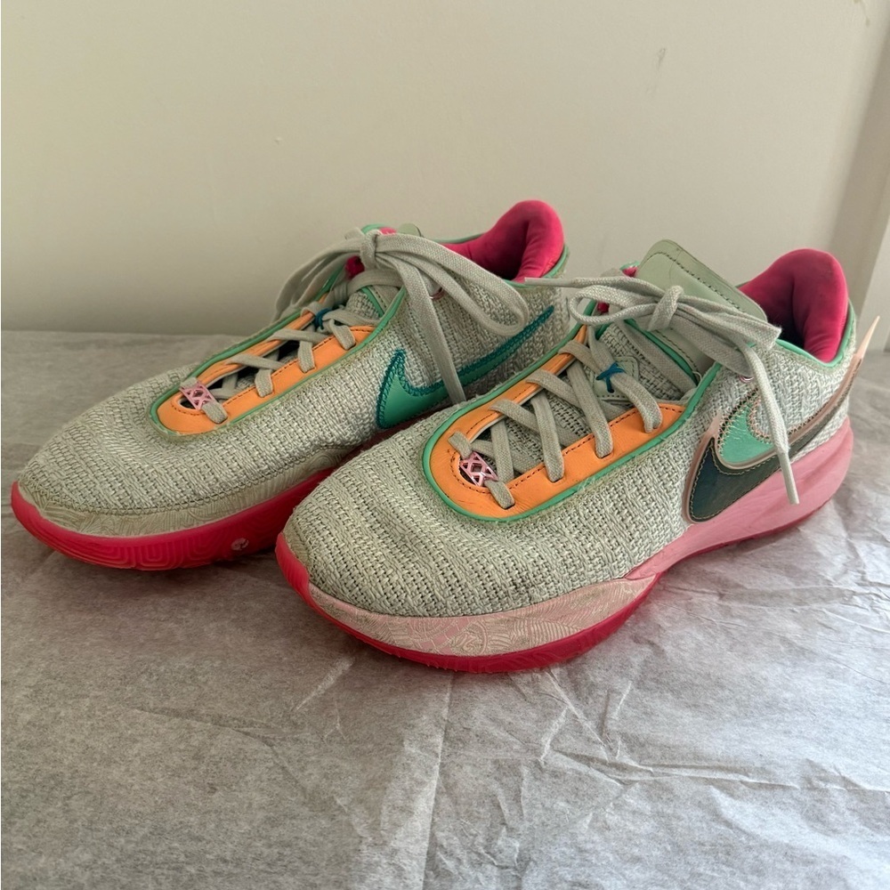 Nike LeBron James 20 XX Time Machine Sneaker Size 10.5 DJ5423-300 - Picture 3 of 9